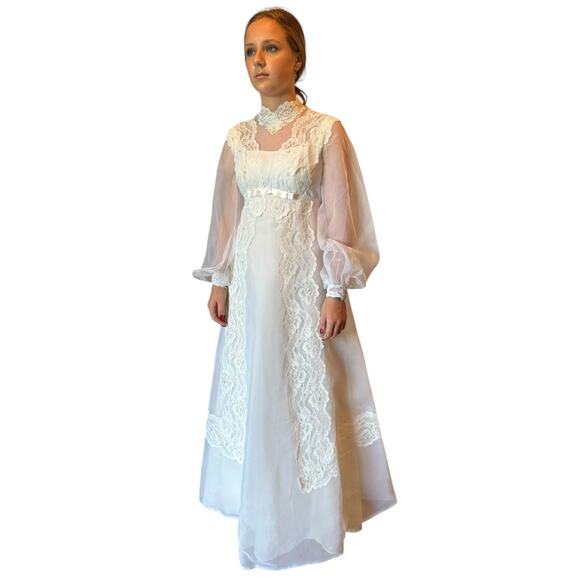 Vintage 1970s Sheer Lace High Neck Bridal Wedding Gown with Bow Detail 
 XS - Picture 10 of 17